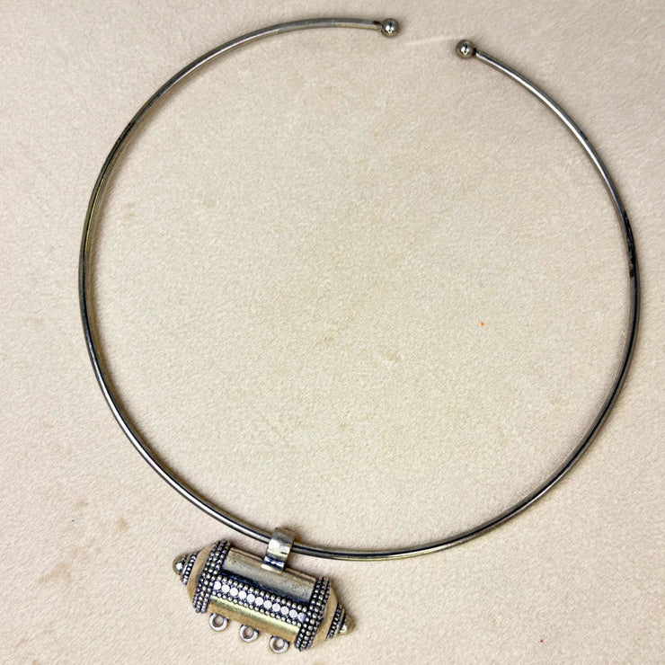 amulet_silver_oxidized_shiny_durable_anti_tarnish_handcrafted_artisans_cylindrical_pendant