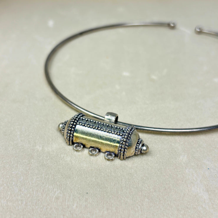 amulet_silver_oxidized_shiny_durable_anti_tarnish_handcrafted_artisans_cylindrical_pendant