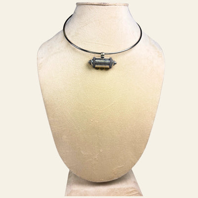 amulet_silver_oxidized_shiny_durable_anti_tarnish_handcrafted_artisans_cylindrical_pendant
