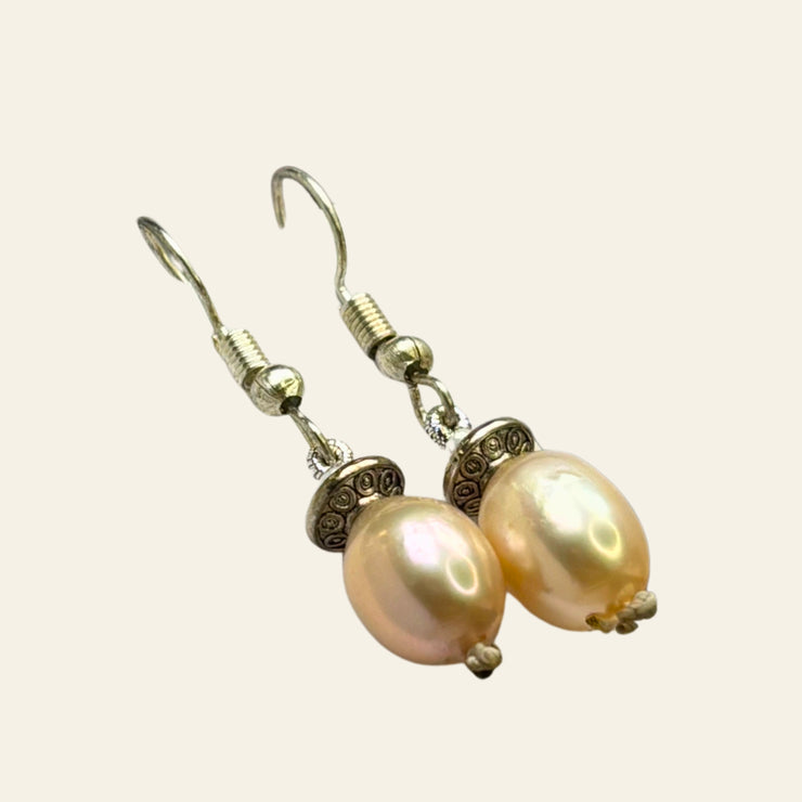 citrine_pearl_earrings_golden_hour_natural_light_wieght_elegant